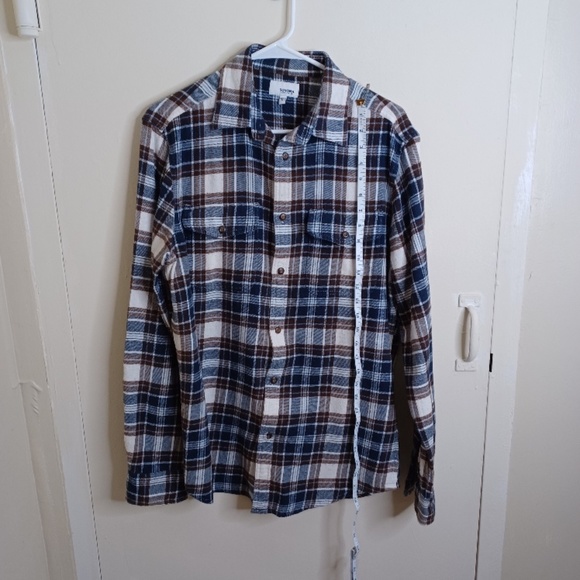 Men's beautiful tan plaid shirt. Size small. - Picture 1 of 14